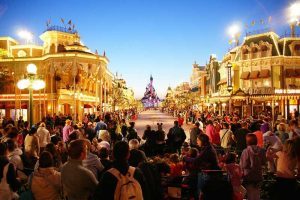 Kun je bij Disneyland Parijs op het park slapen